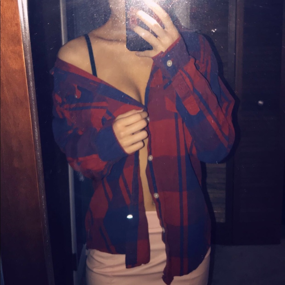 Comfy Plaid Buttonup Shirt!!